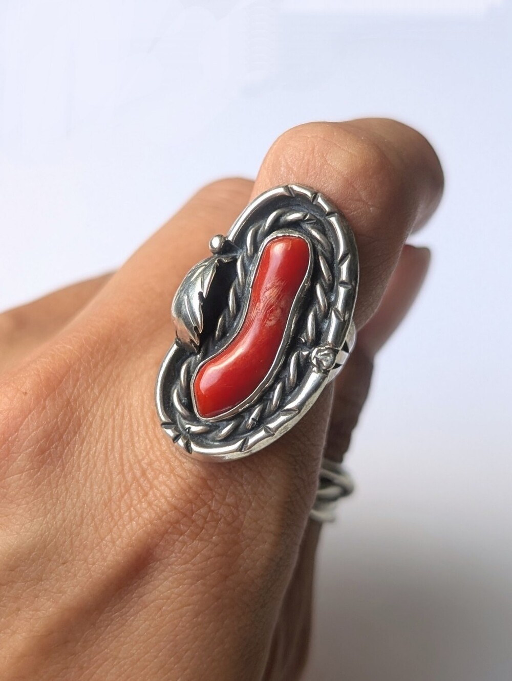 Vintage ring Native American coral leaf Sterling silver Size about 6.5-6.75